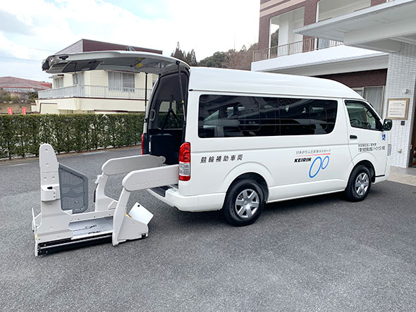 競輪補助車両1